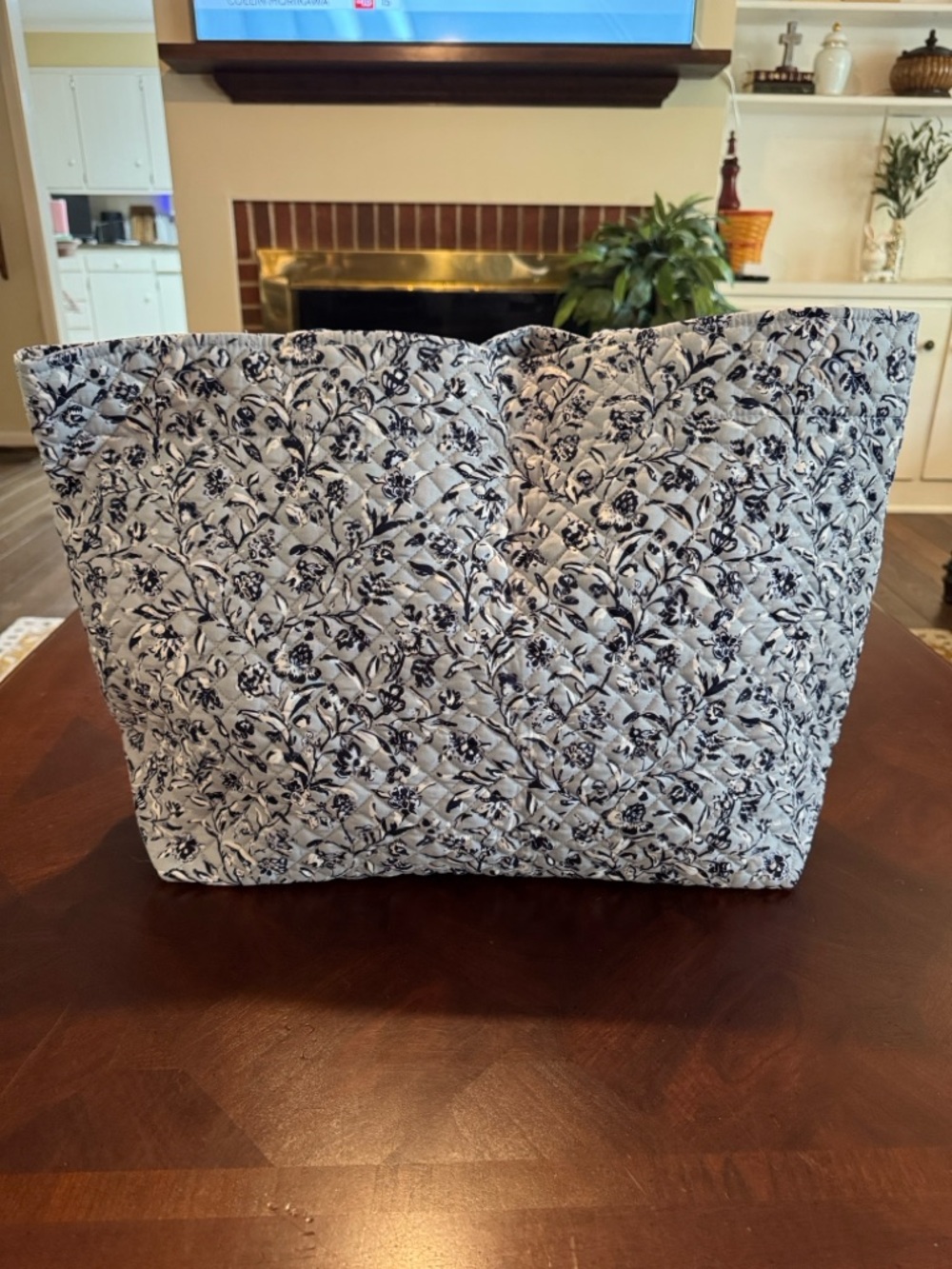 Vera Bradley Grand Tote Quilted - NWT - Picture 5 of 9